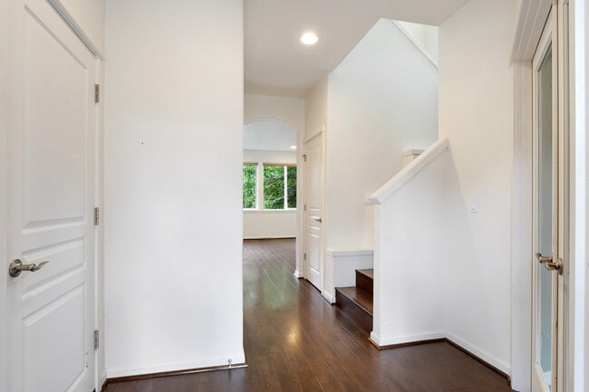 Building Photo - 196 NE Iberian Ln