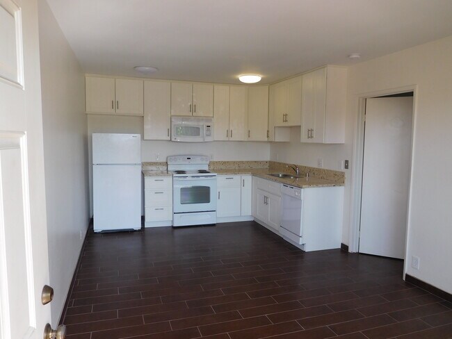 Building Photo - 4960 Clairemont Mesa Blvd