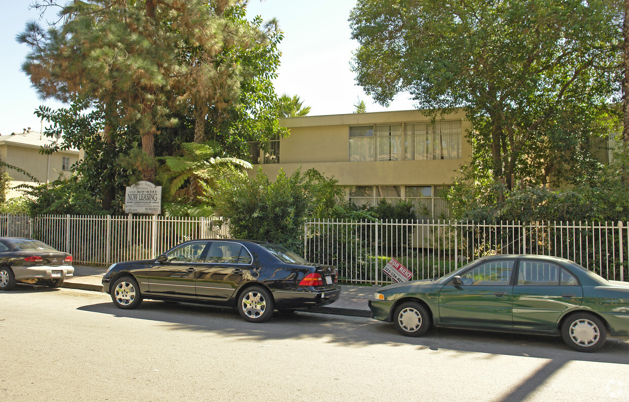 Primary Photo - Hawthorn Apartments