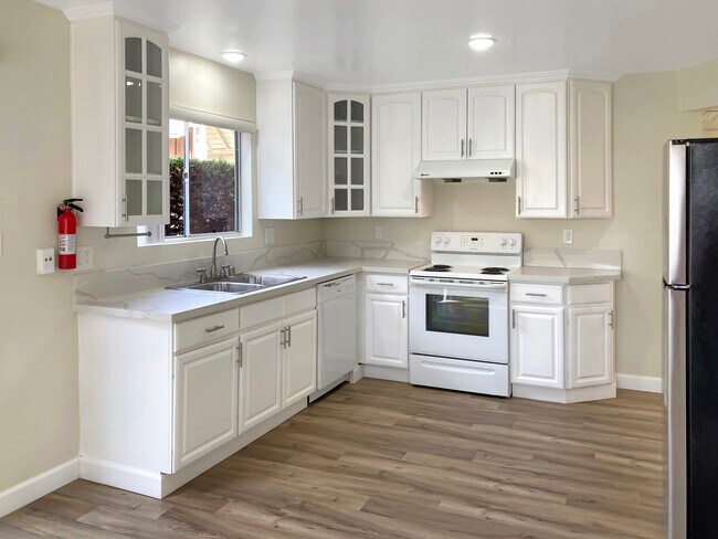 Foto del edificio - 320 N Monterey St