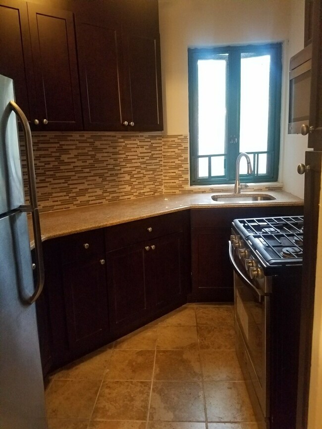 Foto del edificio - 1596 Unionport Rd
