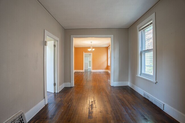 Foto del edificio - 2348 S Kinnickinnic Ave