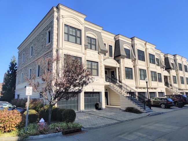 Building Photo - 12 Marquis Ct