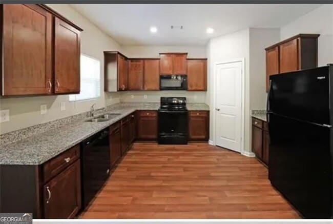 Building Photo - 677 Holly Springs Ct