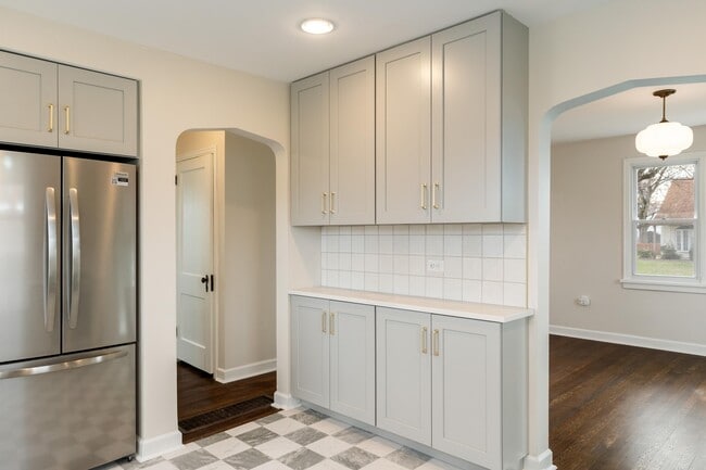 Building Photo - 2103 Oriole Dr