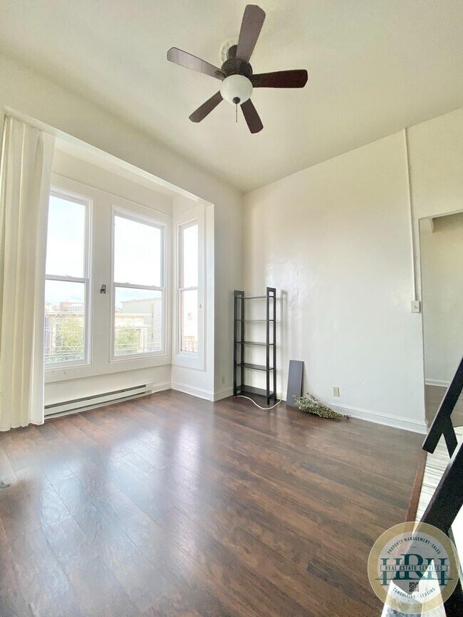 Foto del edificio - 818-820 Treat Avenue