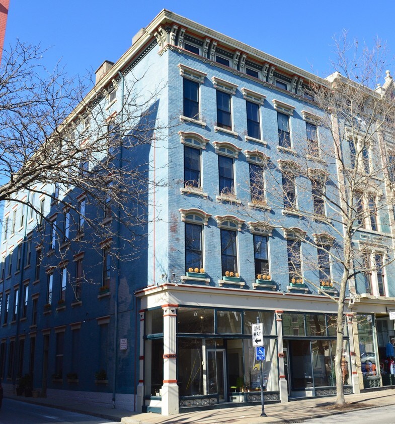 Primary Photo - 1431 Main St St