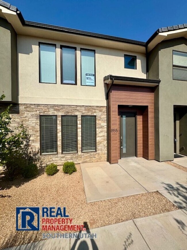 Foto del edificio - Woodland Estates Townhome