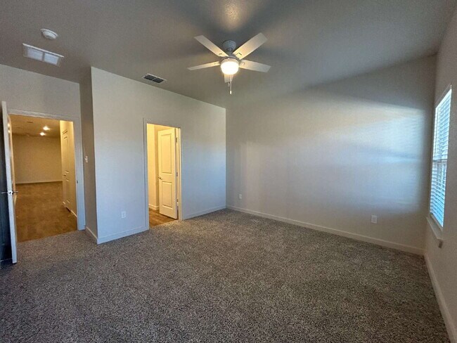 Foto del edificio - Luxury Townhome in Abbey Glen Community!