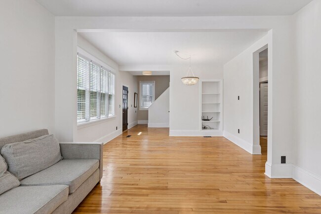 Foto del edificio - 4432 Upton Ave S