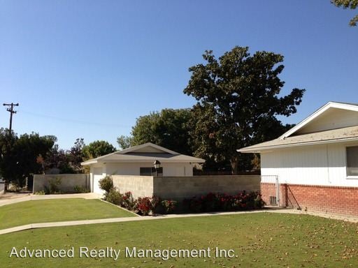 Building Photo - 405 Maple St