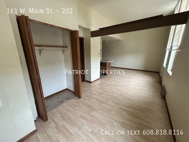 Foto del edificio - 161 W Main St