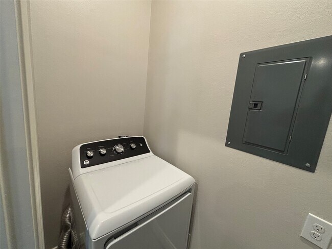 Building Photo - 504 Nursery Rd