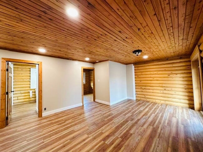 Photo du bâtiment - 6748 Old Fort Rd