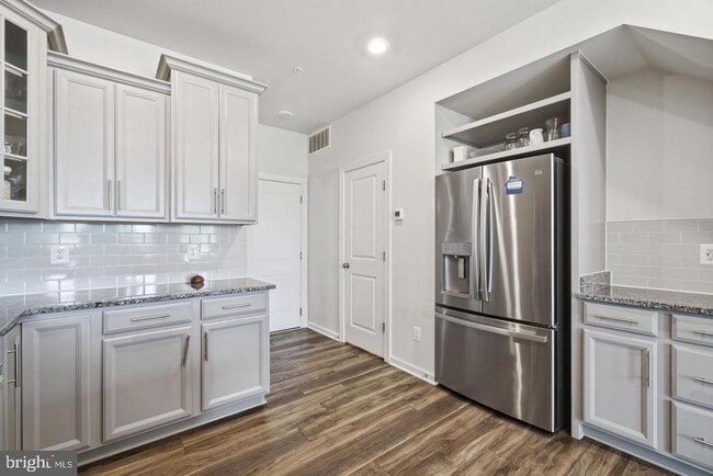 Building Photo - 4922 MacDonough Pl