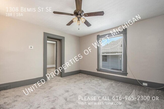 Building Photo - Available Now | 1 Bed 1 Bath Upper Apartme...