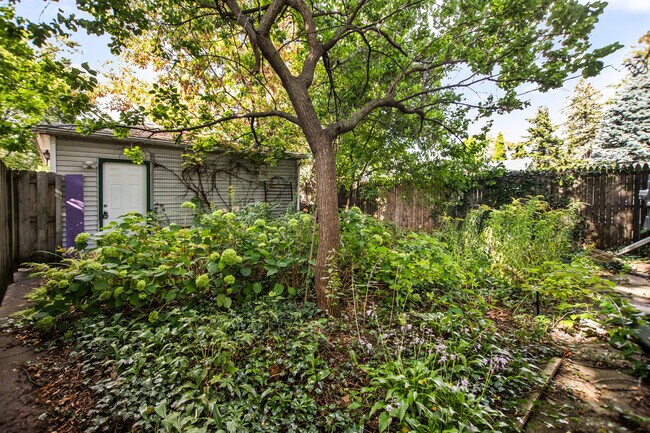Foto del edificio - 4634 N Kennicott Ave