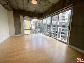 Building Photo - 645 W 9th St