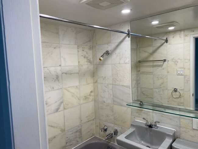 Building Photo - 1906 Nelson St