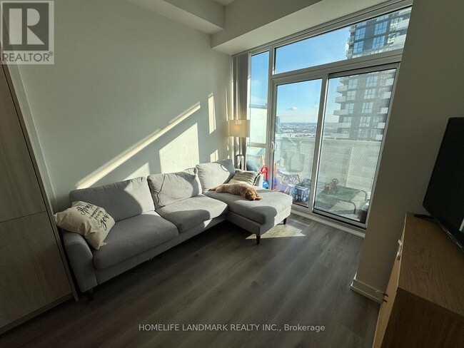 Building Photo - 225 Commerce St