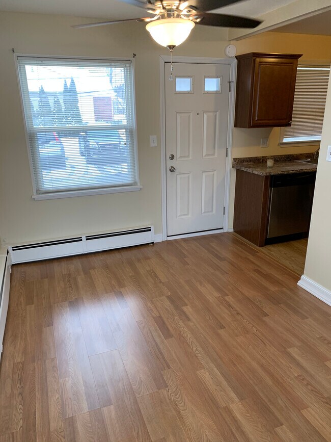 Dining Room - 2823 W 13 Mile Rd