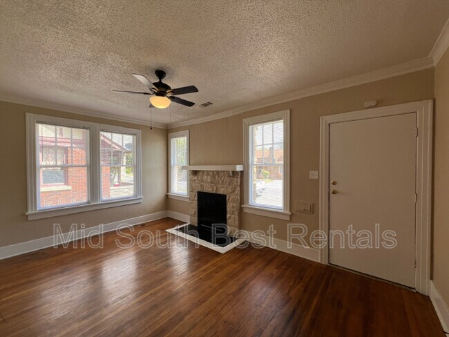 Building Photo - 991 N Willett St