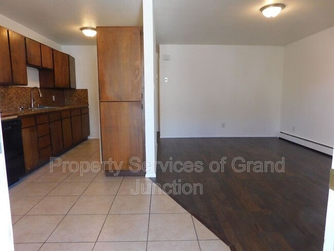 Building Photo - 3292 Lombardy Ln