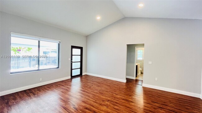 Foto del edificio - 2250 SW 23rd St