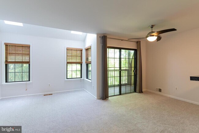 Building Photo - 180 Mansion House Dr
