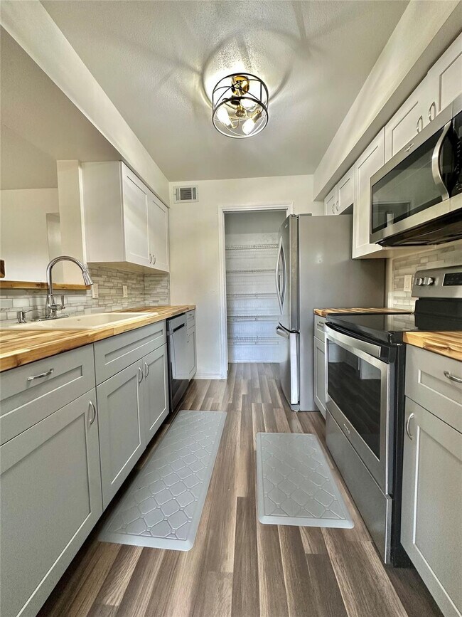 Foto del edificio - 2371 NW 33rd St