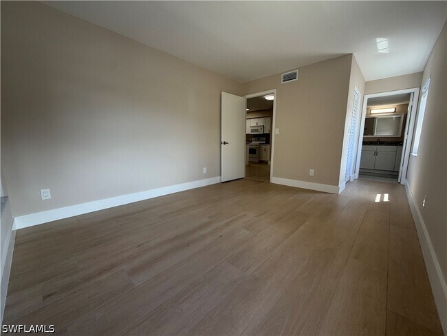 Building Photo - 5317 Summerlin Rd
