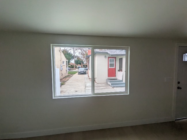 Building Photo - 6164 Ibbetson Ave