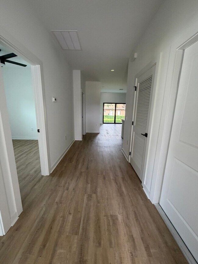 Foto del edificio - 2434 Quentin Ave S