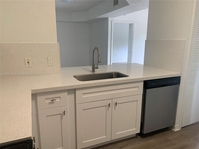 Foto del edificio - 9340 Fontainebleau Blvd