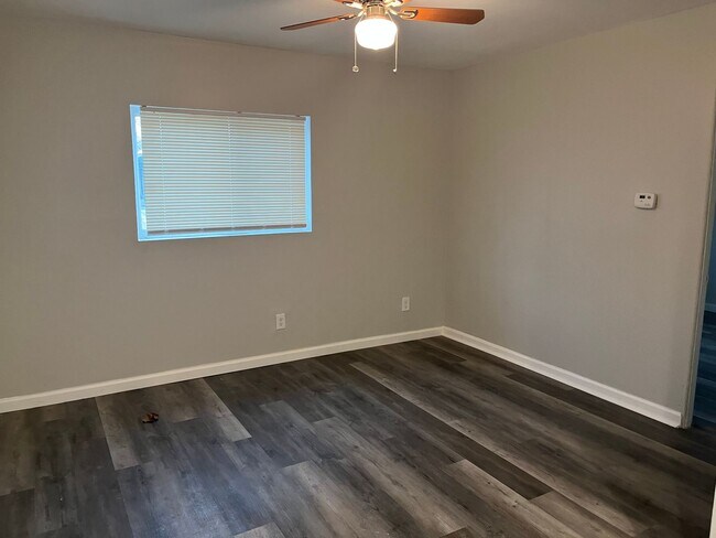 Foto del edificio - One bedroom one bath apartment in Alton