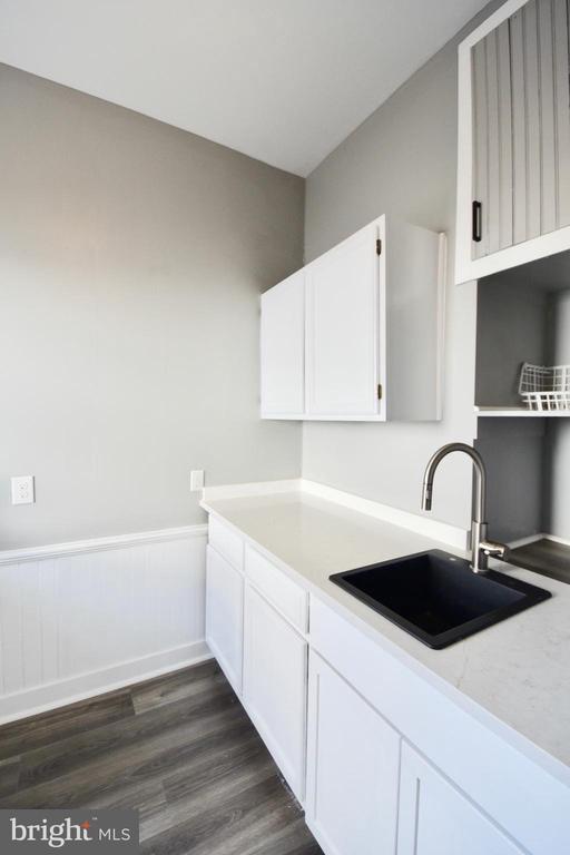 Building Photo - 600 Main St