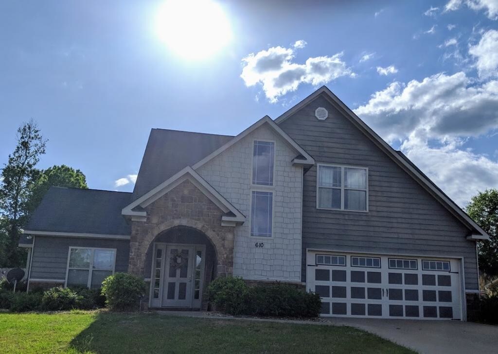 Primary Photo - 610 Lee Road 450
