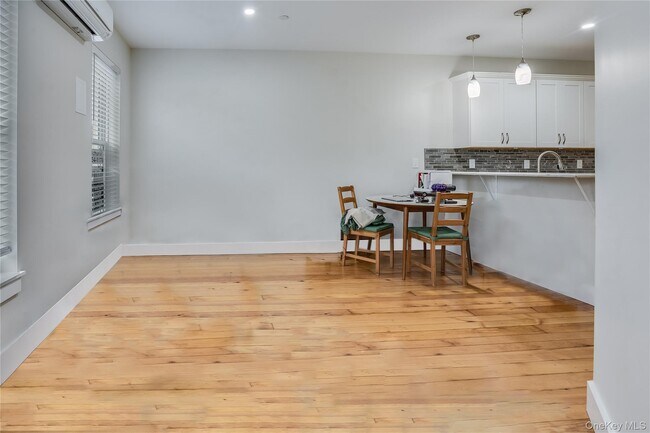 Foto del edificio - 16 S Division St