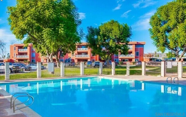 Building Photo - Available Now! 2 Bedroom Apartment