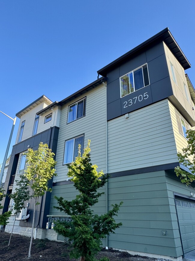 Building Photo - 23705 8th Dr SE