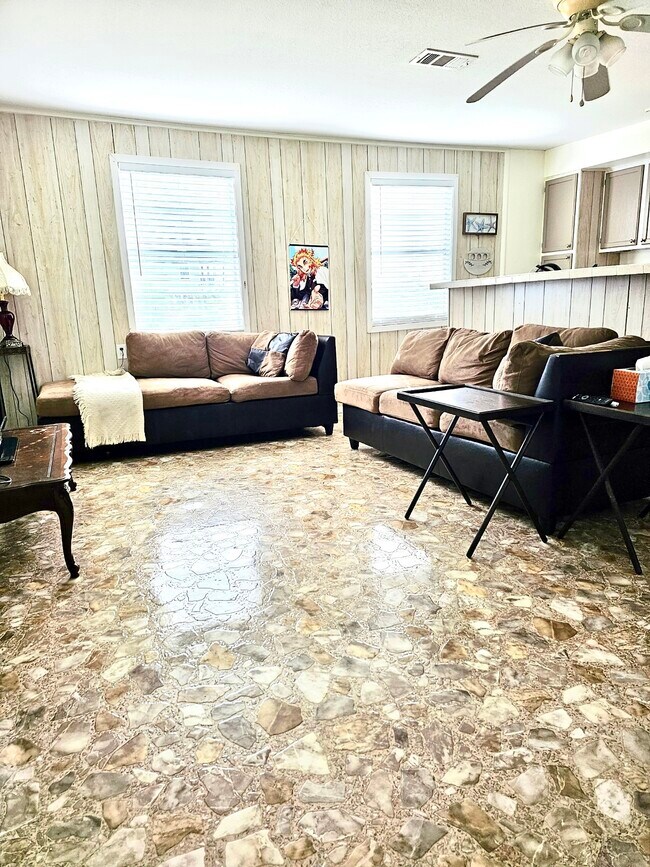 Foto del edificio - 2104 Galveston Ave