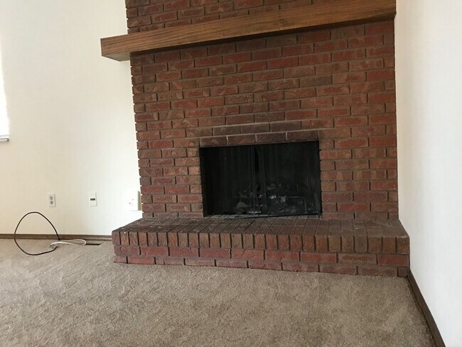 Foto del edificio - 3723-3725 Findlay Lane - Mitchell