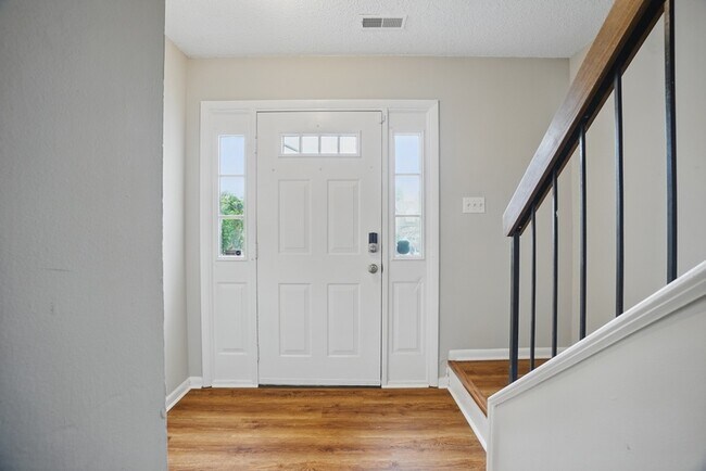 Foto del edificio - 909 Westwind Pl