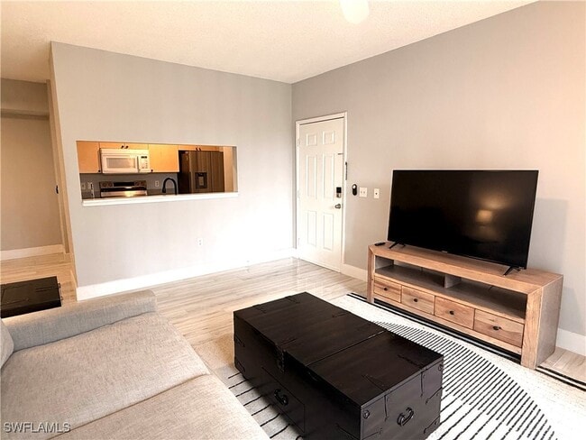 Foto del edificio - 1235 Reserve Way