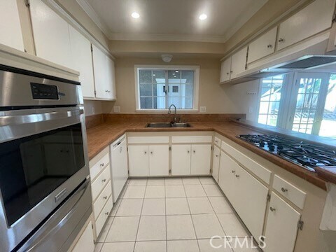 Foto del edificio - 5042 Briarhill Dr