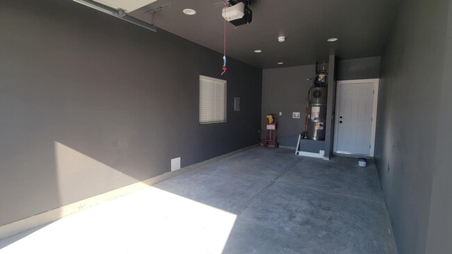 garage - 14865 Grayville Dr