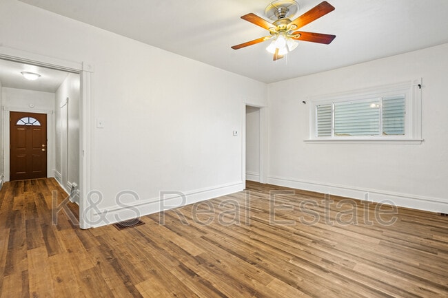 Building Photo - 915 2nd Street
