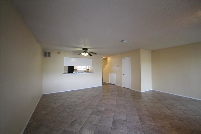 Building Photo - 3619 N Hills Dr