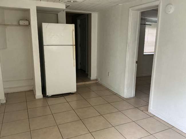 Building Photo - 2529 Tanglewood St