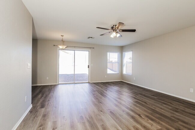 Foto del edificio - 21940 W Casey Ln